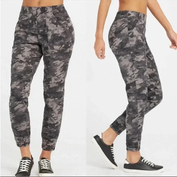 NEW Spanx Blackwash Camo Stretch Twill Cargo Jogger Pants Sz XS - Picture 1 of 7